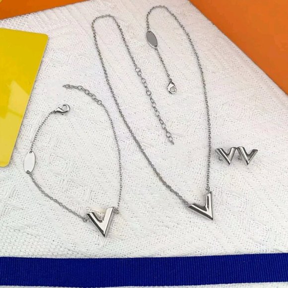 Letter V Jewelry Set in Stainless Steel - Picture 8 of 10
